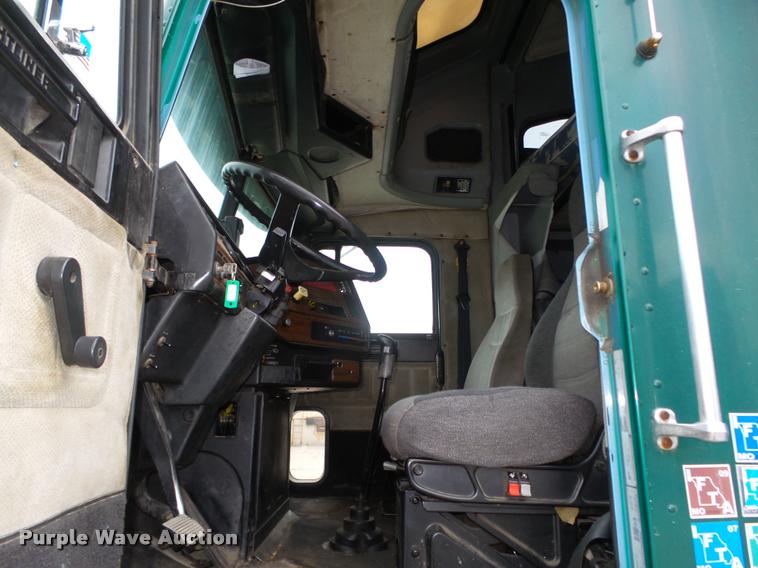 image for item L4177 1994 Freightliner FLD112 semi truck