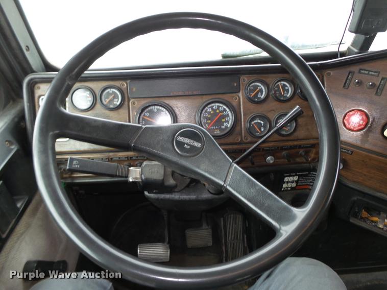 image for item L4177 1994 Freightliner FLD112 semi truck