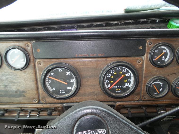 image for item L4177 1994 Freightliner FLD112 semi truck