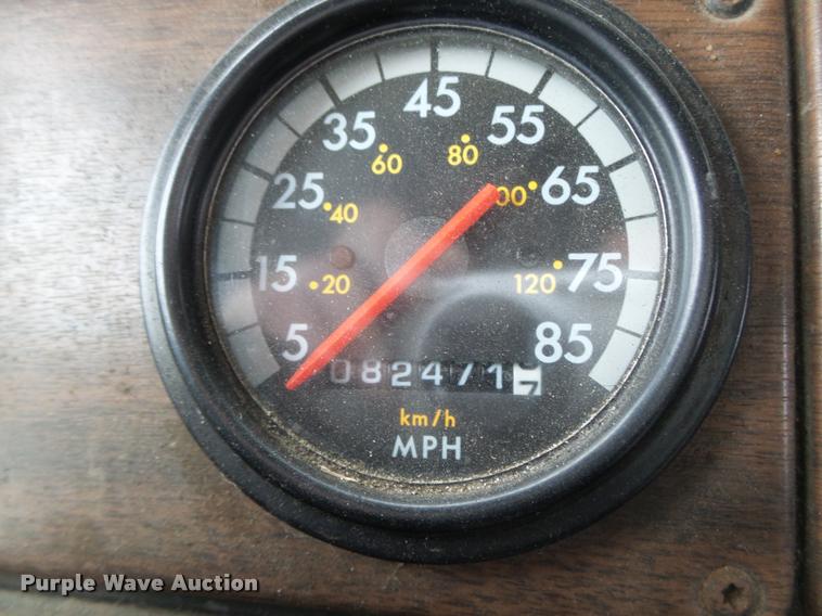 image for item L4177 1994 Freightliner FLD112 semi truck