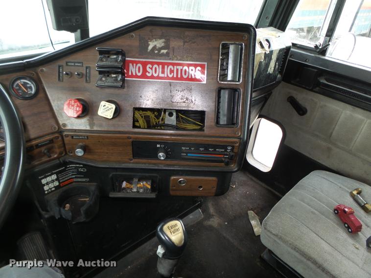 image for item L4177 1994 Freightliner FLD112 semi truck
