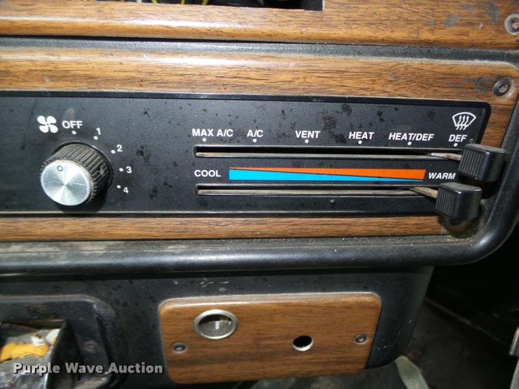 image for item L4177 1994 Freightliner FLD112 semi truck