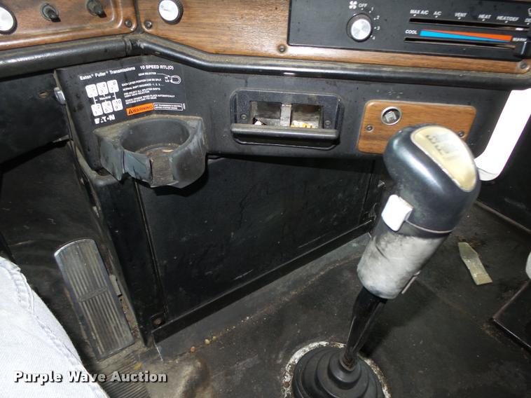 image for item L4177 1994 Freightliner FLD112 semi truck