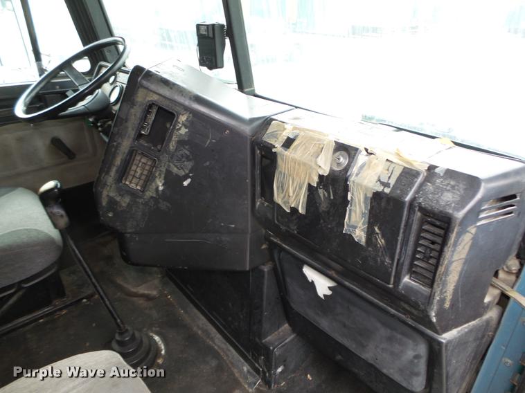 image for item L4177 1994 Freightliner FLD112 semi truck