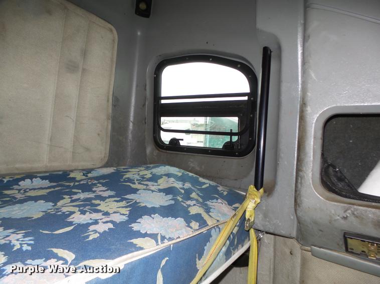 image for item L4177 1994 Freightliner FLD112 semi truck