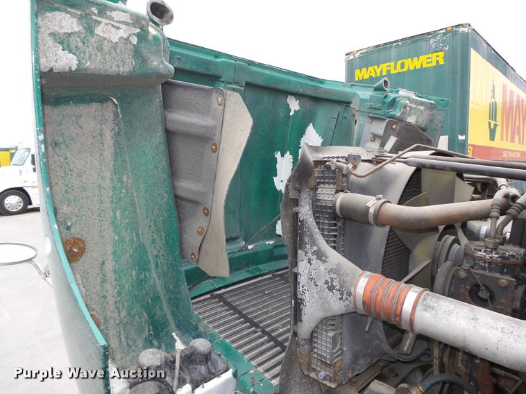 image for item L4177 1994 Freightliner FLD112 semi truck