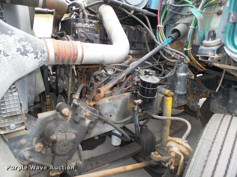 image for item L4177 1994 Freightliner FLD112 semi truck