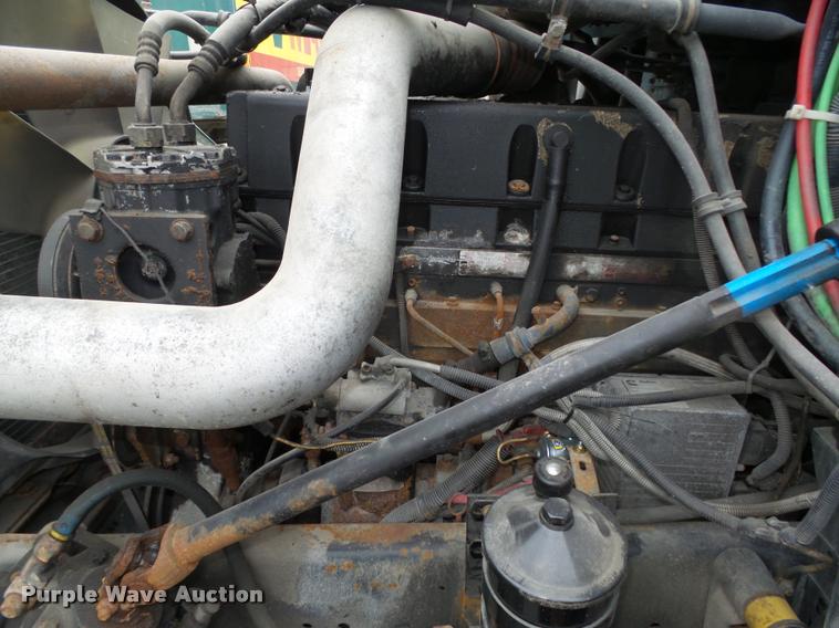 image for item L4177 1994 Freightliner FLD112 semi truck