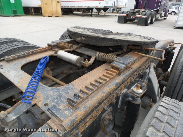 image for item L4177 1994 Freightliner FLD112 semi truck