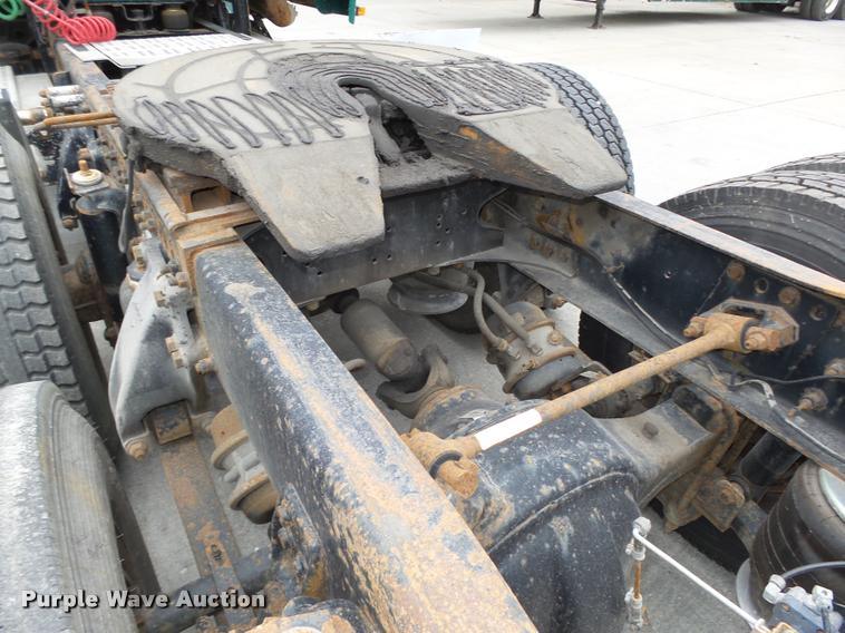 image for item L4177 1994 Freightliner FLD112 semi truck