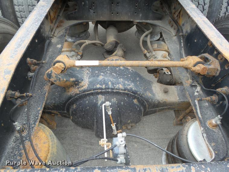 image for item L4177 1994 Freightliner FLD112 semi truck