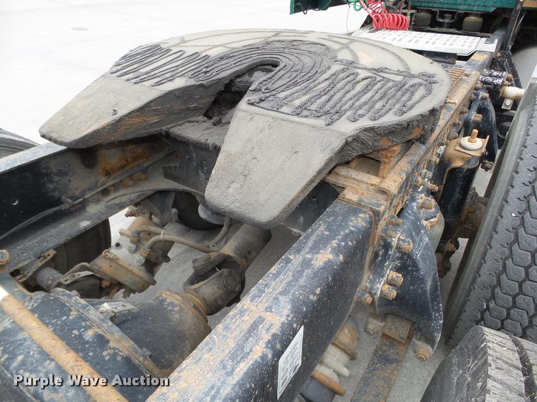 image for item L4177 1994 Freightliner FLD112 semi truck