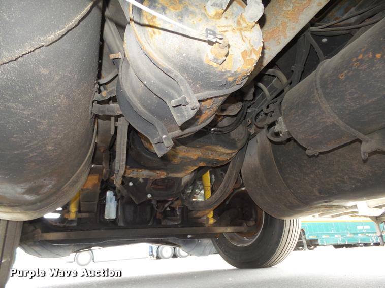 image for item L4177 1994 Freightliner FLD112 semi truck