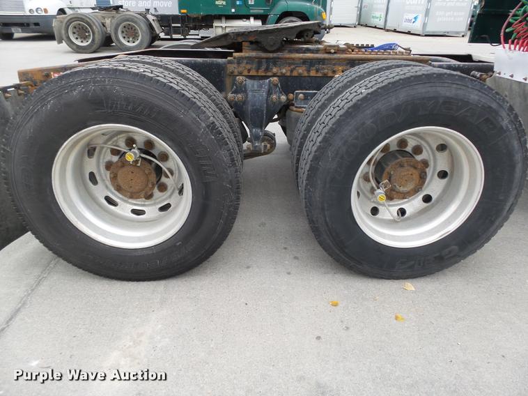 image for item L4177 1994 Freightliner FLD112 semi truck