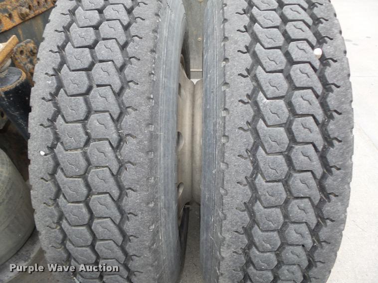 image for item L4177 1994 Freightliner FLD112 semi truck