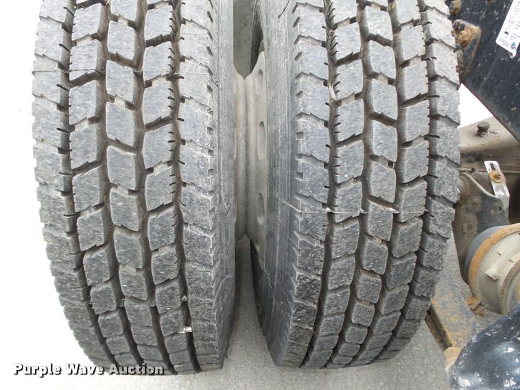 image for item L4177 1994 Freightliner FLD112 semi truck