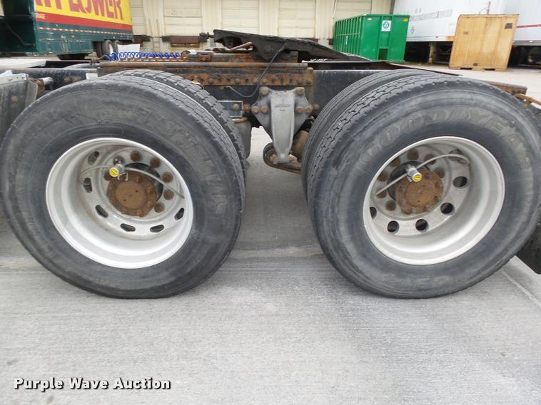 image for item L4177 1994 Freightliner FLD112 semi truck