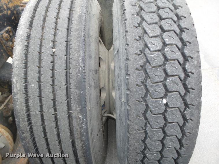 image for item L4177 1994 Freightliner FLD112 semi truck