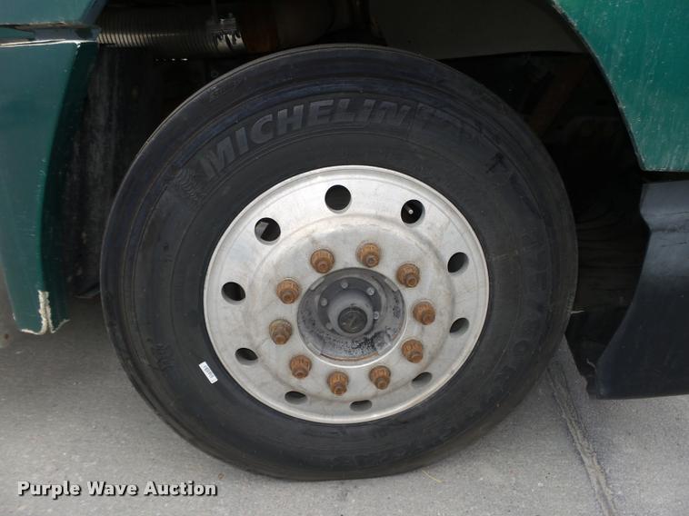 image for item L4177 1994 Freightliner FLD112 semi truck