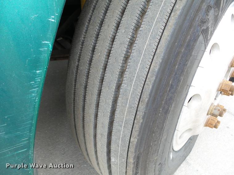 image for item L4177 1994 Freightliner FLD112 semi truck