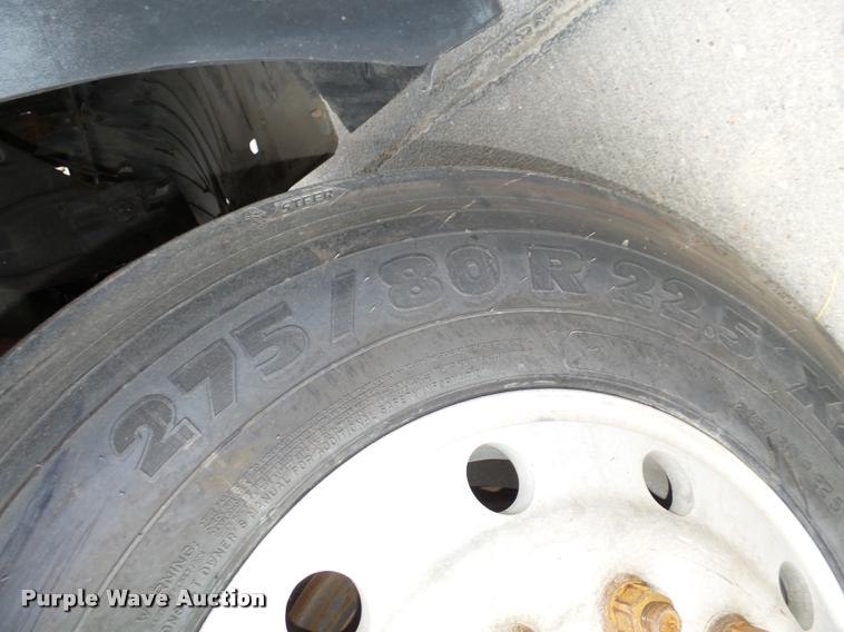 image for item L4177 1994 Freightliner FLD112 semi truck