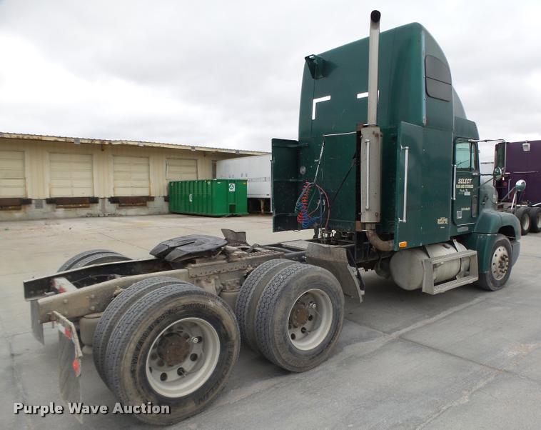 image for item L4179 1994 Freightliner FLD112 semi truck