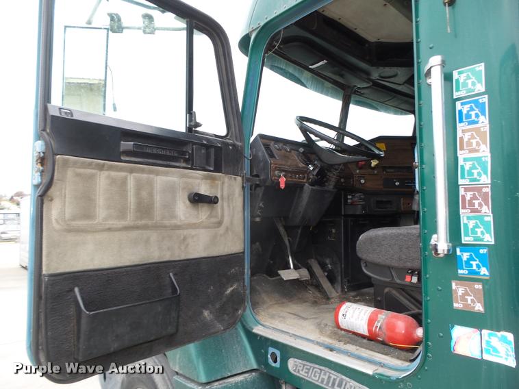 image for item L4179 1994 Freightliner FLD112 semi truck