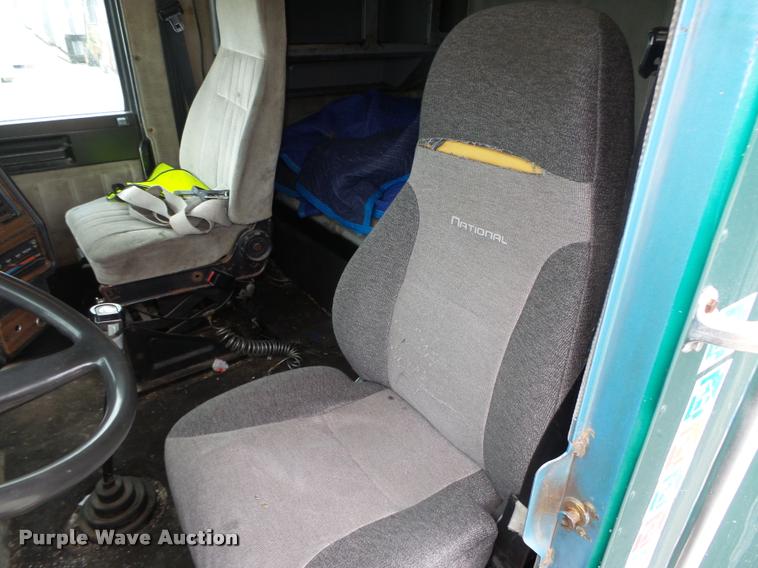 image for item L4179 1994 Freightliner FLD112 semi truck