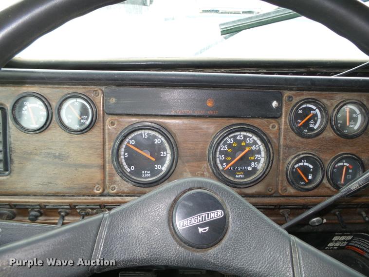 image for item L4179 1994 Freightliner FLD112 semi truck