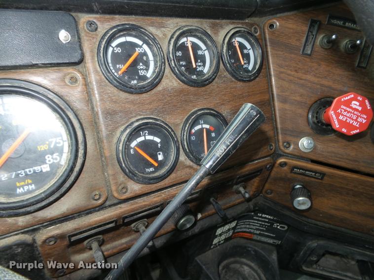 image for item L4179 1994 Freightliner FLD112 semi truck