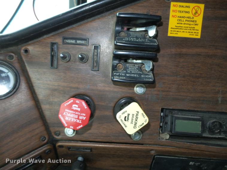 image for item L4179 1994 Freightliner FLD112 semi truck