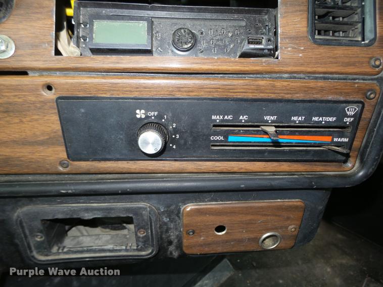 image for item L4179 1994 Freightliner FLD112 semi truck