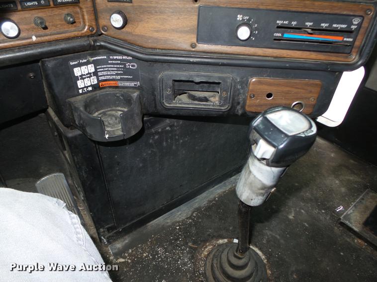 image for item L4179 1994 Freightliner FLD112 semi truck