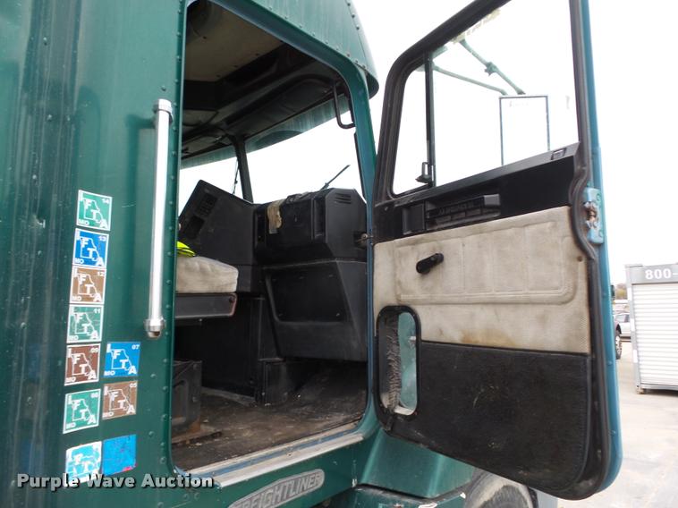 image for item L4179 1994 Freightliner FLD112 semi truck