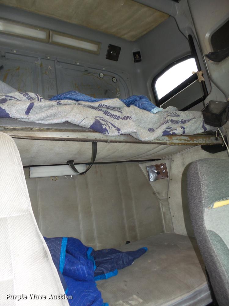 image for item L4179 1994 Freightliner FLD112 semi truck