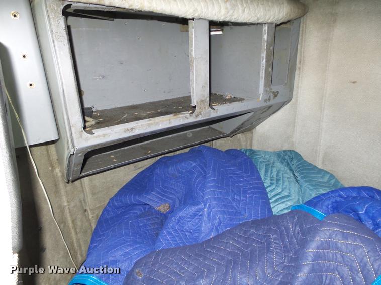 image for item L4179 1994 Freightliner FLD112 semi truck