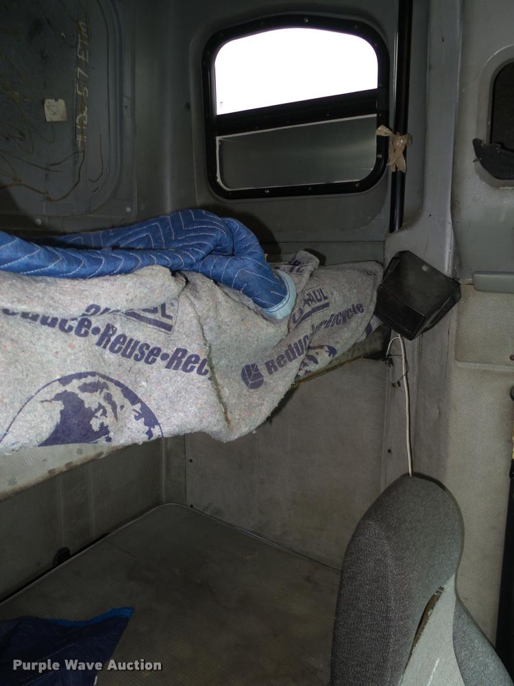 image for item L4179 1994 Freightliner FLD112 semi truck