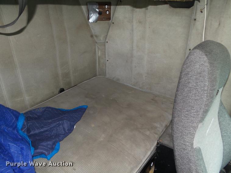 image for item L4179 1994 Freightliner FLD112 semi truck