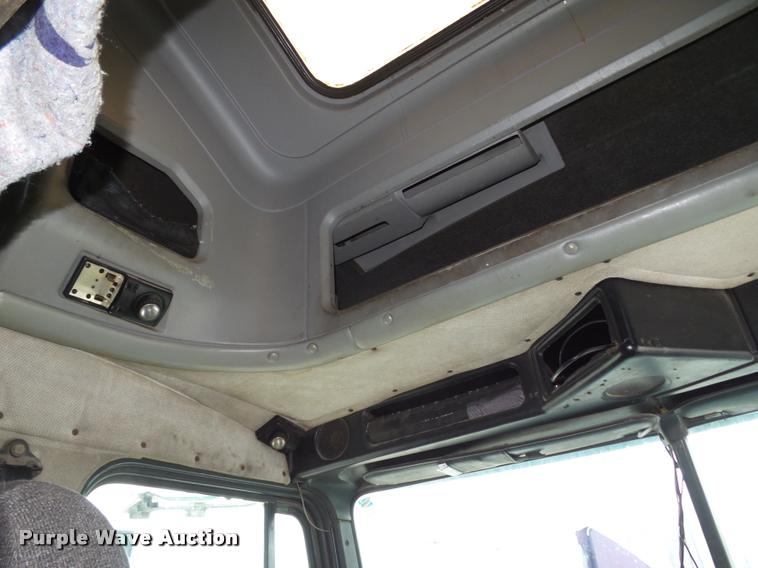 image for item L4179 1994 Freightliner FLD112 semi truck