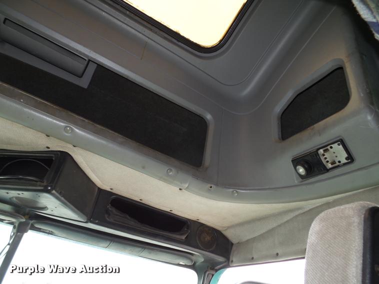 image for item L4179 1994 Freightliner FLD112 semi truck