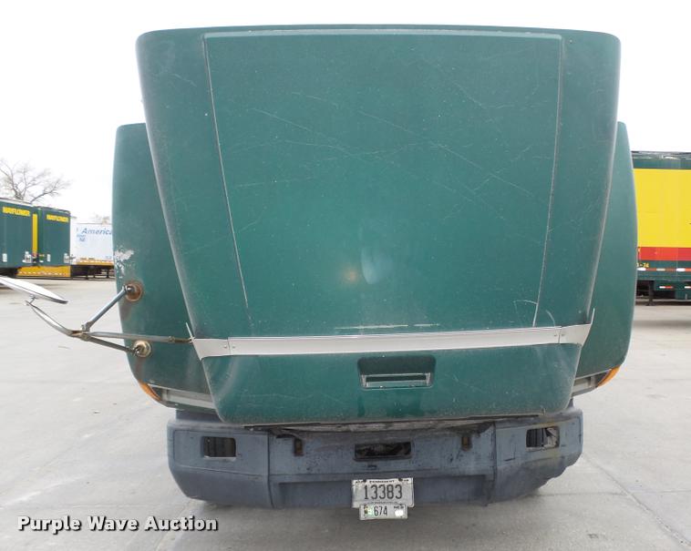 image for item L4179 1994 Freightliner FLD112 semi truck