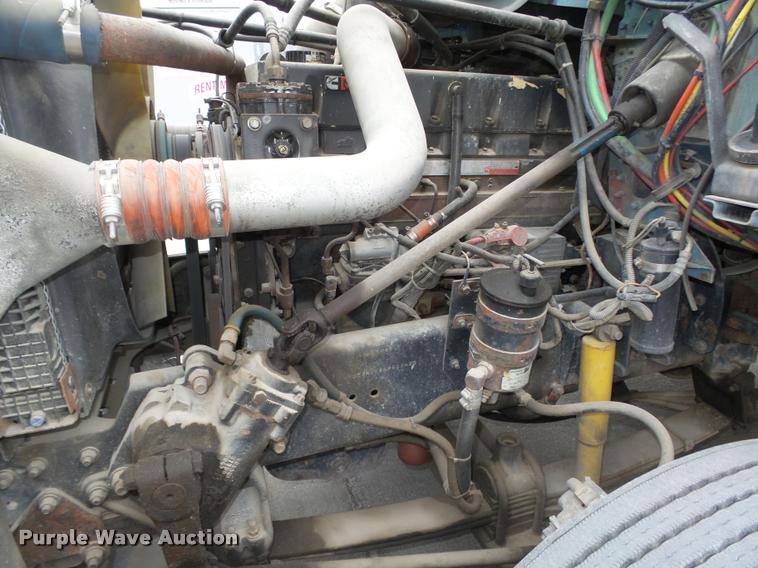 image for item L4179 1994 Freightliner FLD112 semi truck