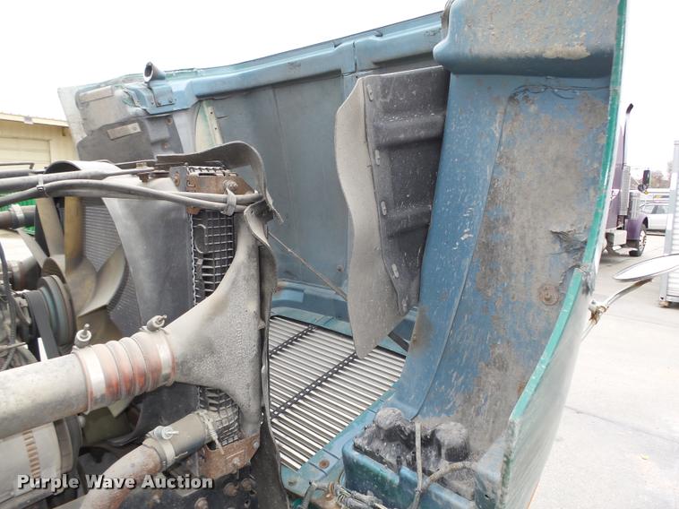 image for item L4179 1994 Freightliner FLD112 semi truck