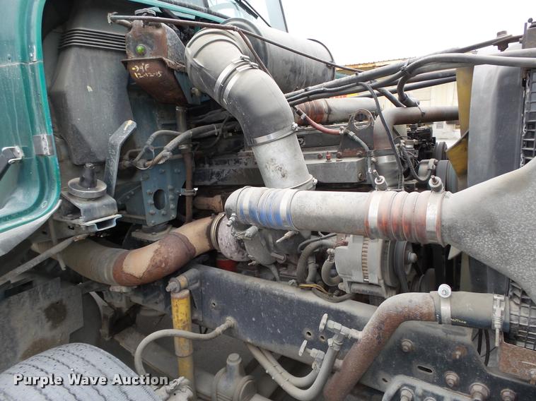 image for item L4179 1994 Freightliner FLD112 semi truck