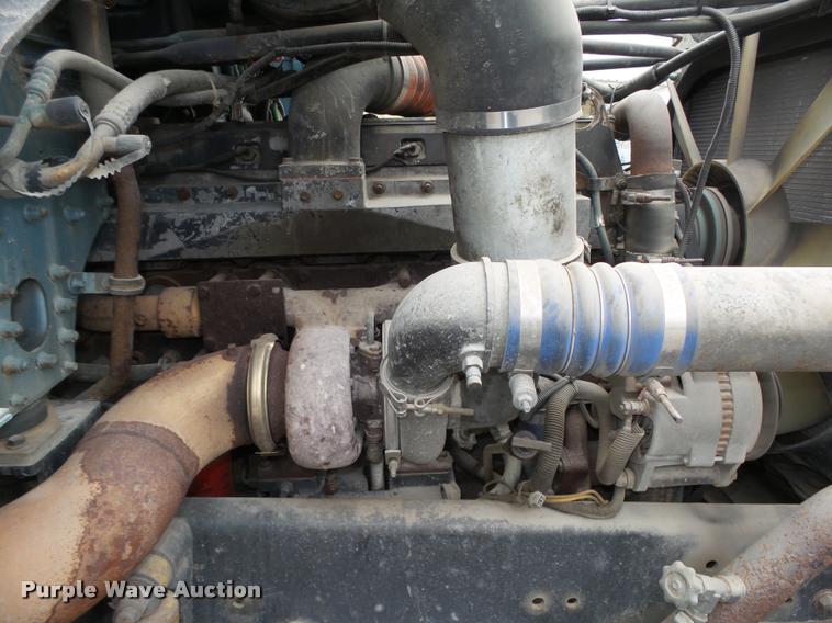 image for item L4179 1994 Freightliner FLD112 semi truck