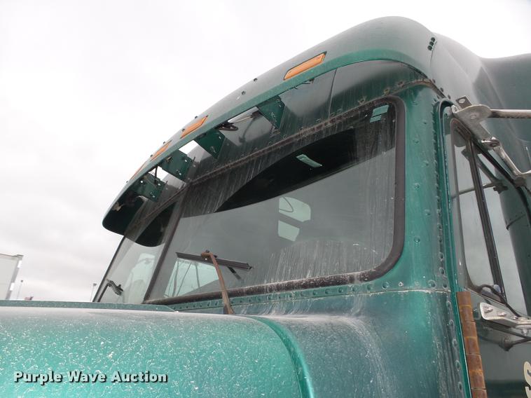 image for item L4179 1994 Freightliner FLD112 semi truck