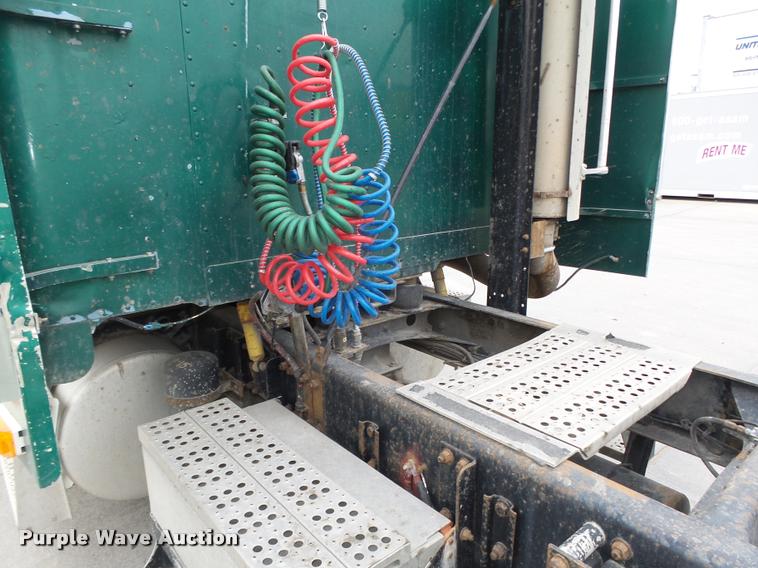 image for item L4179 1994 Freightliner FLD112 semi truck