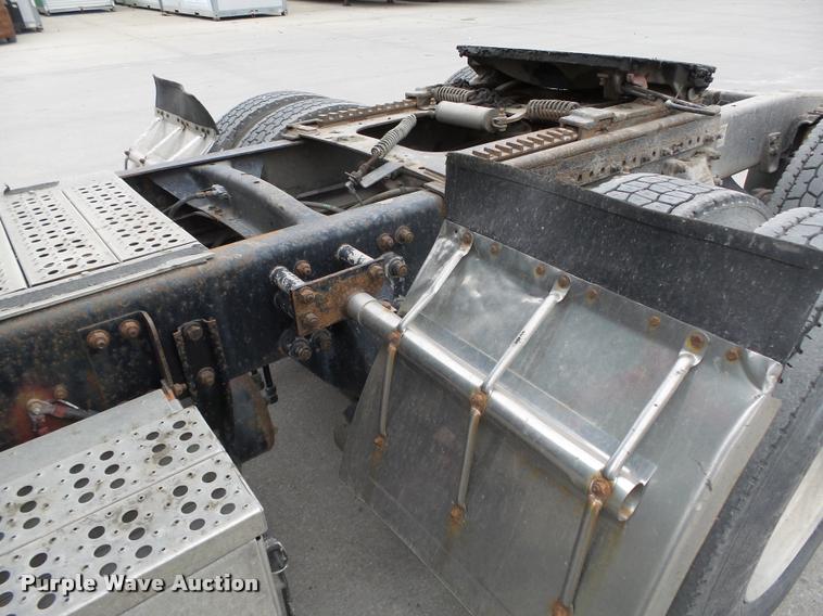 image for item L4179 1994 Freightliner FLD112 semi truck