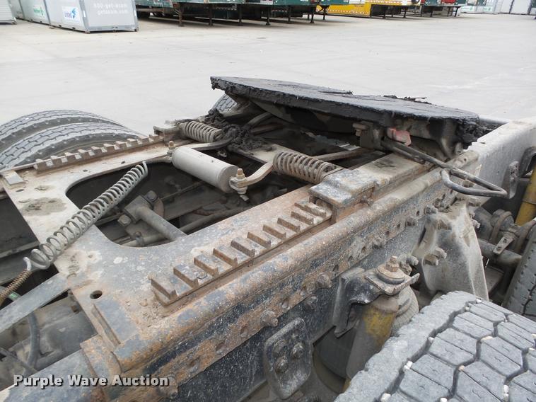 image for item L4179 1994 Freightliner FLD112 semi truck