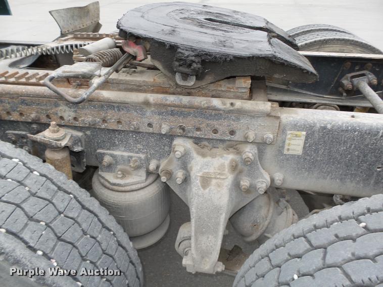 image for item L4179 1994 Freightliner FLD112 semi truck